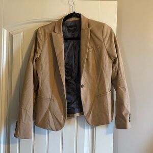 Excellent condition women’s Banana Republic jacket.